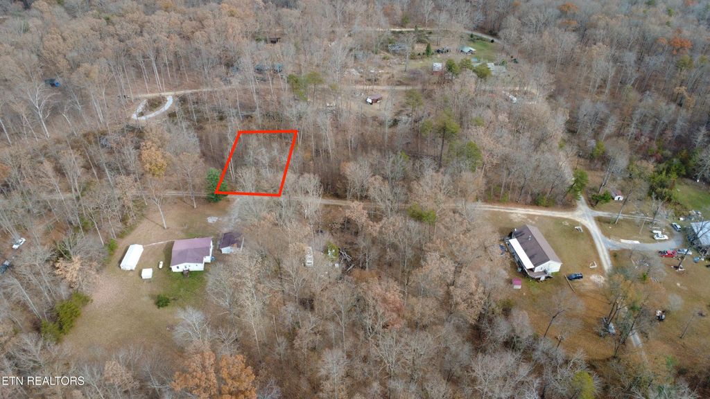 Photo of 8 Tresa St, Crossville, TN 38572 (MLS # 1322078)