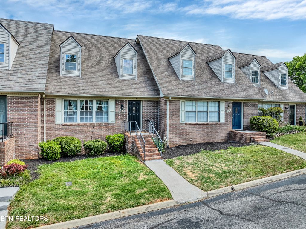 Photo of 2028 Cochran Place, Maryville, TN 37803 (MLS # 1337552)
