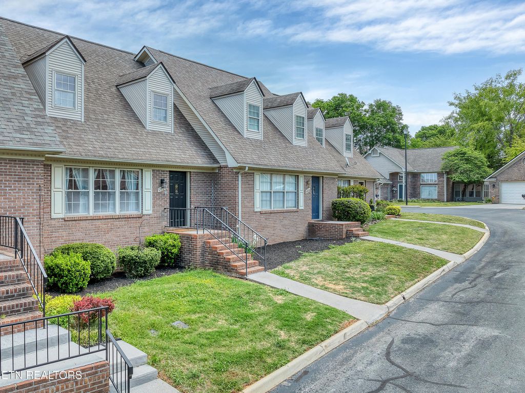 Photo of 2028 Cochran Place, Maryville, TN 37803 (MLS # 1337552)