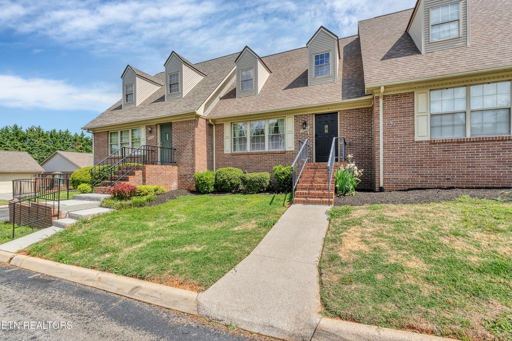 Photo of 2028 Cochran Place, Maryville, TN 37803 (MLS # 1337552)