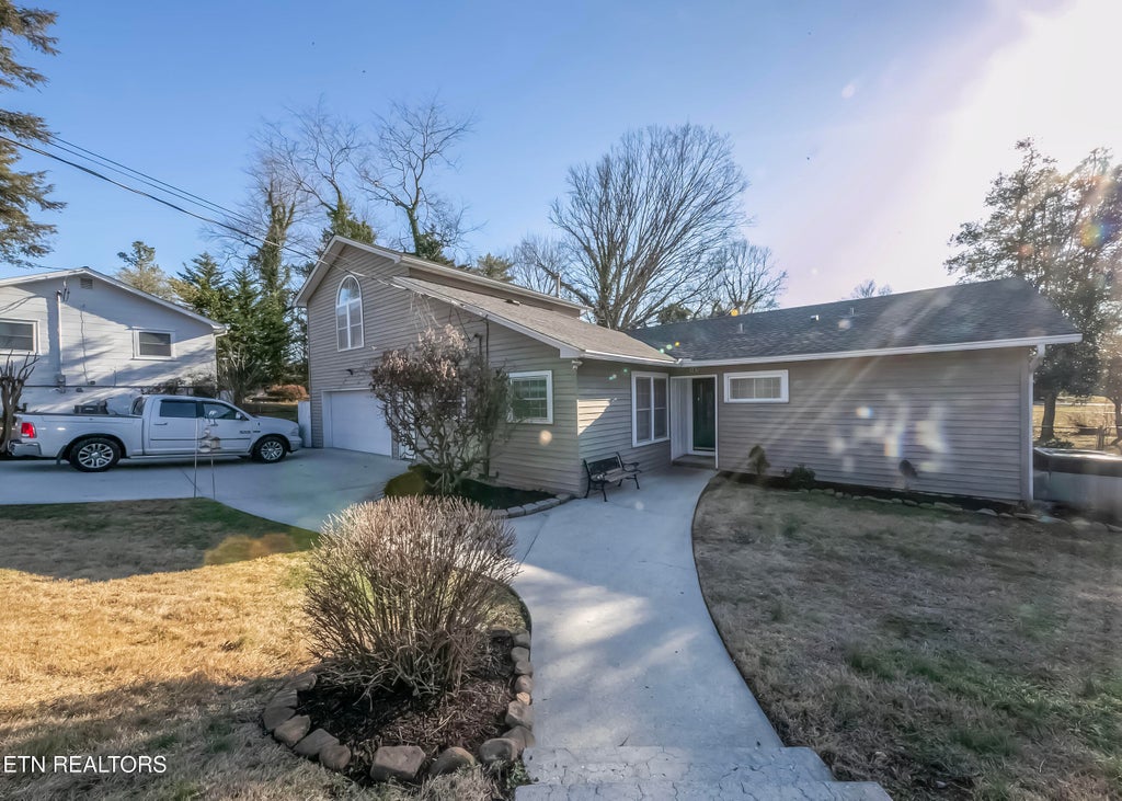 Photo of 127 Euclid Circle, Oak Ridge, TN 37830 (MLS # 1289106)