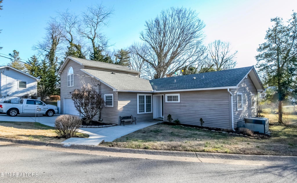 Photo of 127 Euclid Circle, Oak Ridge, TN 37830 (MLS # 1289106)