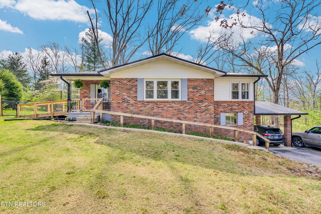 Photo of 196 Malver Drive, Crossville, TN 38555 (MLS # 1336217)