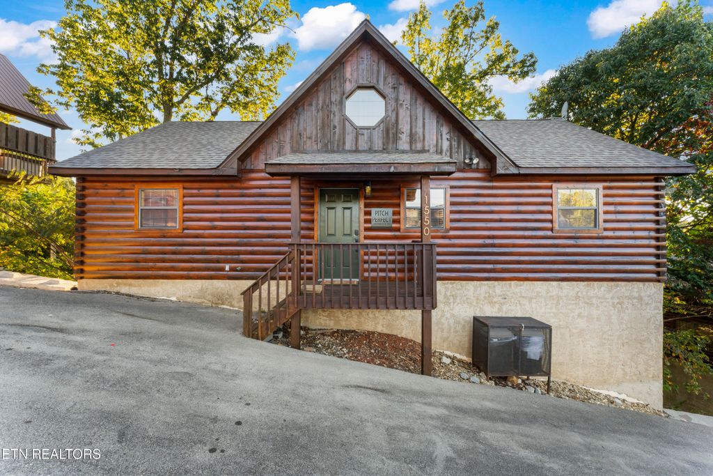 Photo of 1550 Bears Den Way, Sevierville, TN 37876 (MLS # 1320753)