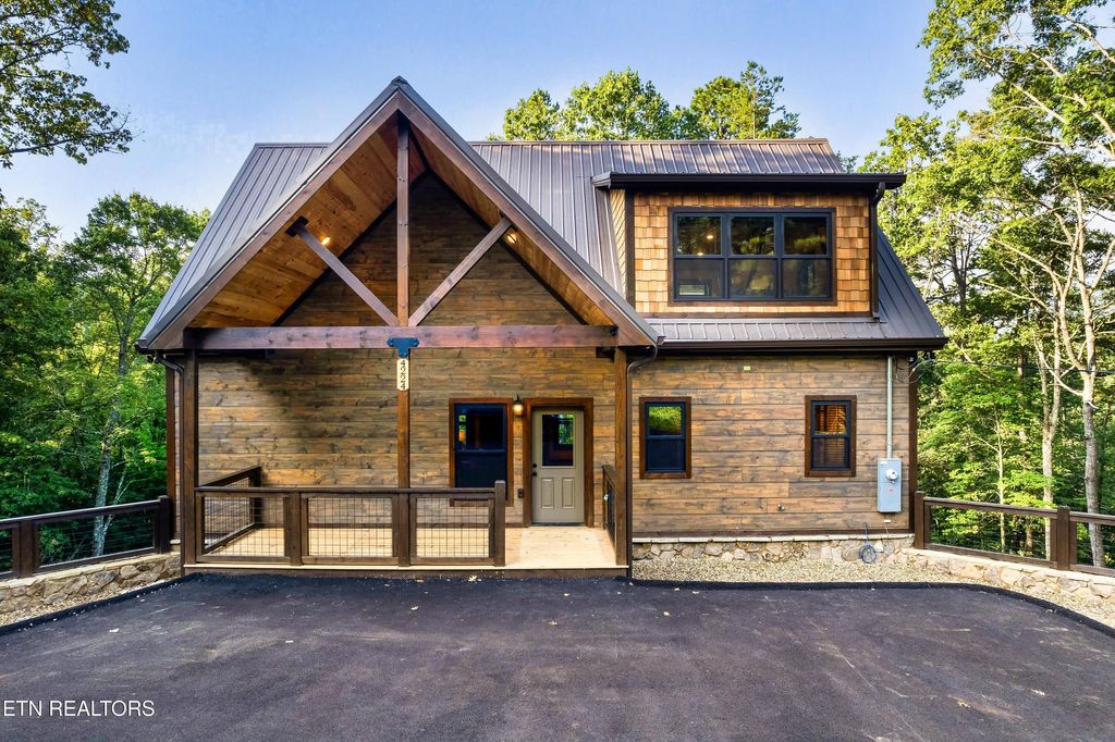 Photo of 4224 Mountain Rest Way, Sevierville, TN 37876 (MLS # 1332971)