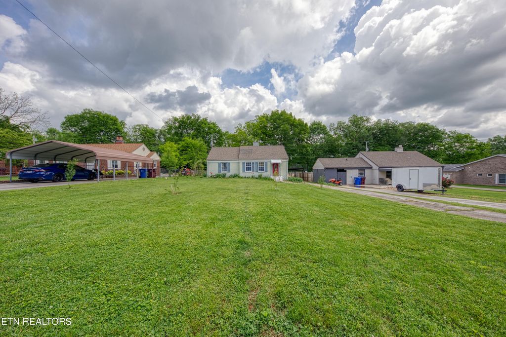 Photo of 206 Boxwood Ave, Alcoa, TN 37701 (MLS # 1299903)