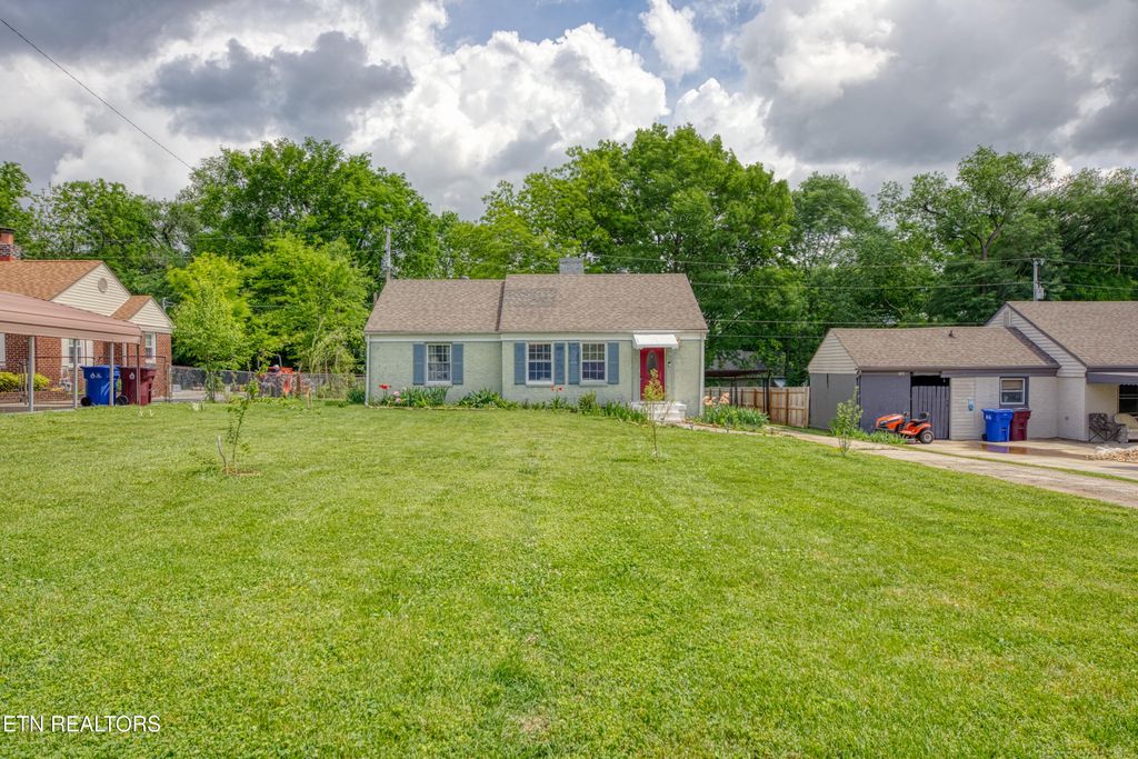 Photo of 206 Boxwood Ave, Alcoa, TN 37701 (MLS # 1299903)
