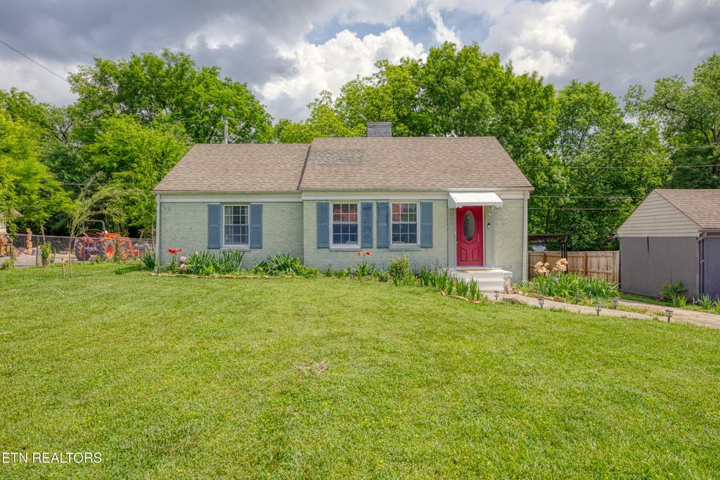Photo of 206 Boxwood Ave, Alcoa, TN 37701 (MLS # 1299903)