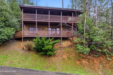 Photo of 640 Cub Path Way, Gatlinburg, TN 37738 (MLS # 1333011)