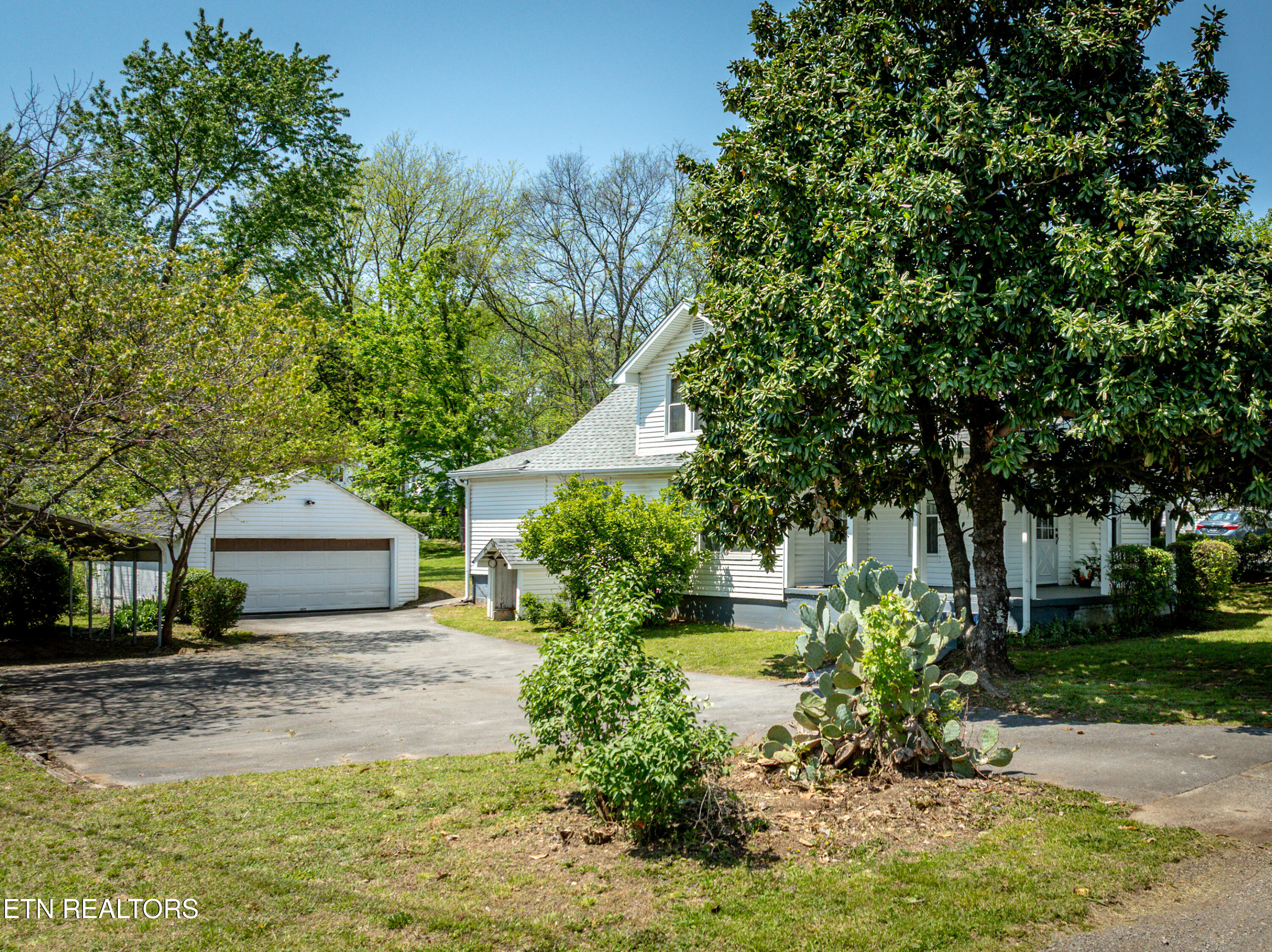 102 Oakdale St