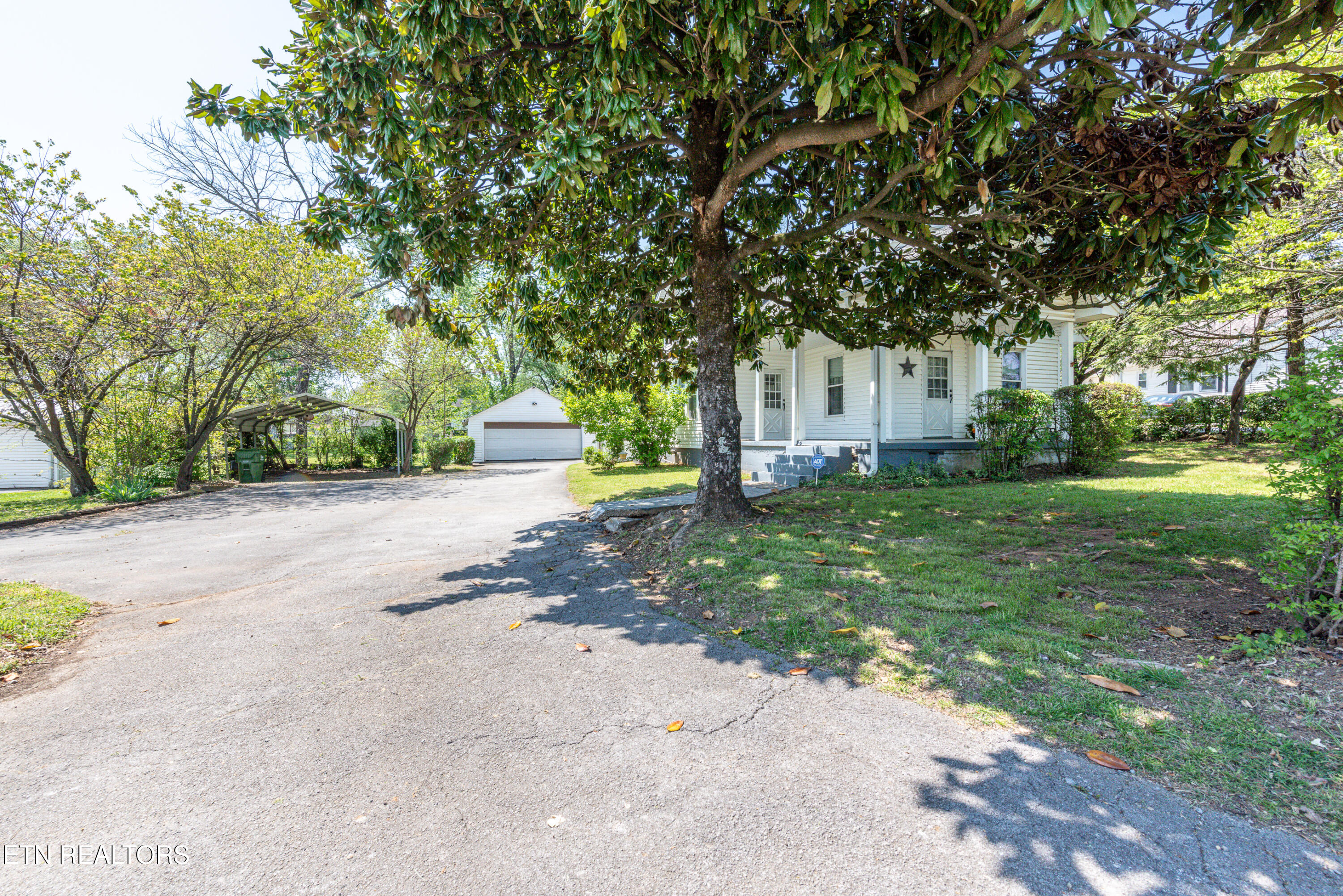 102 Oakdale St