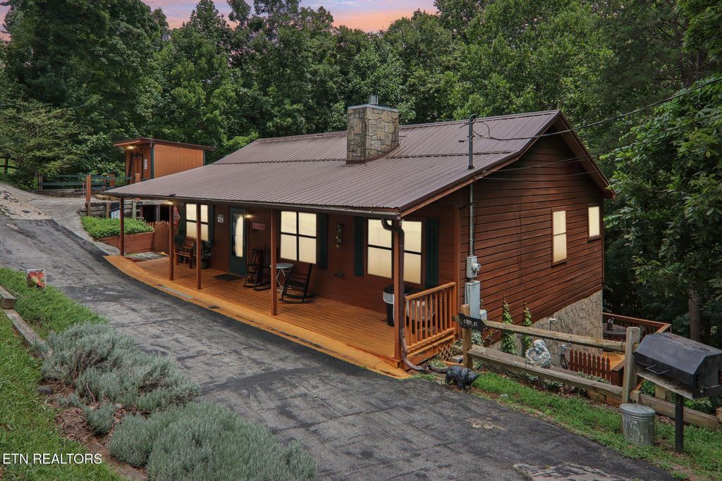 Photo of 2746 Easy St, Sevierville, TN 37862 (MLS # 1330775)