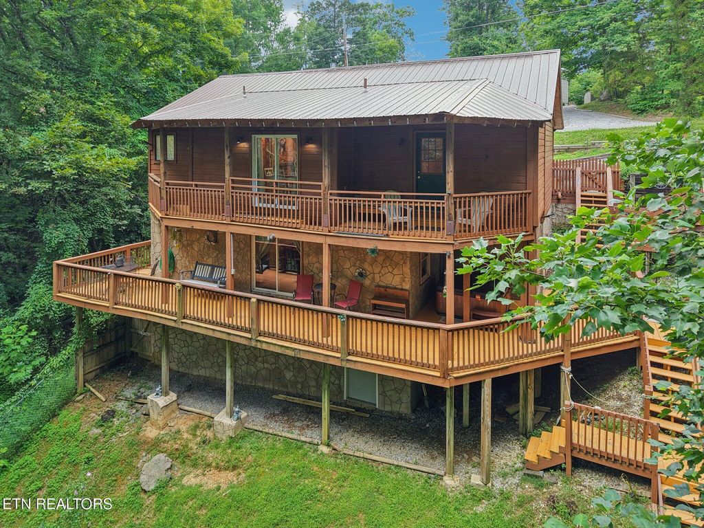 Photo of 2746 Easy St, Sevierville, TN 37862 (MLS # 1330775)