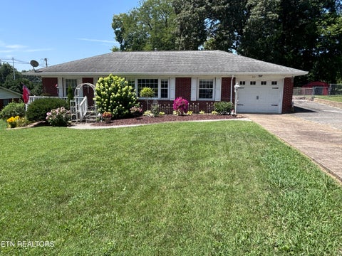 Photo of 313 Cross St, Clinton, TN 37716 (MLS # 1347181)
