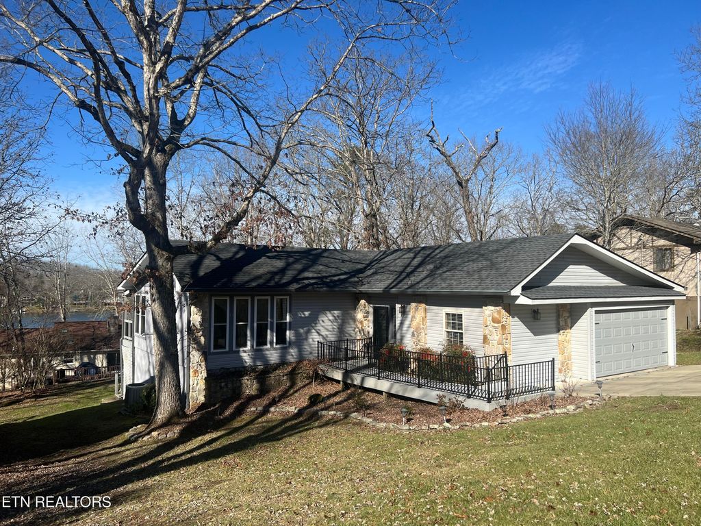 Photo of 137 Lakeshire Drive, Crossville, TN 38558 (MLS # 1285922)