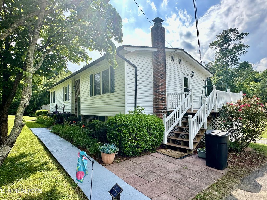 Photo of 909 N Union Grove Rd, Friendsville, TN 37737 (MLS # 1265948)