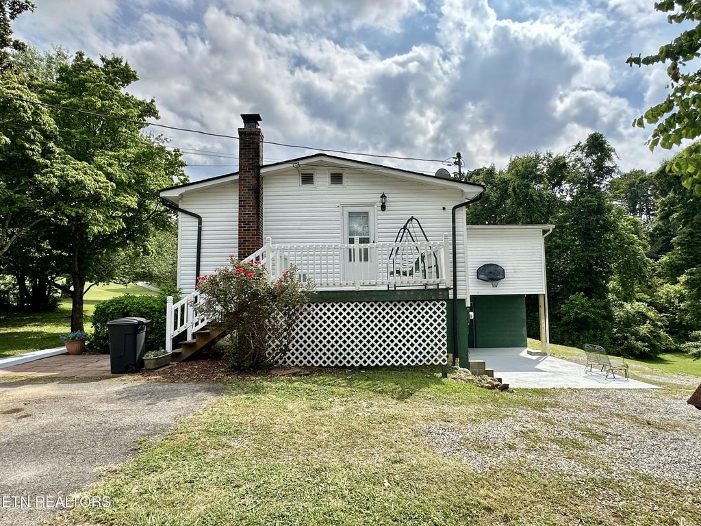 Photo of 909 N Union Grove Rd, Friendsville, TN 37737 (MLS # 1265948)