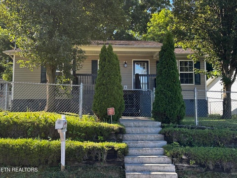 Tiny photo for 2006 McCroskey Ave, Knoxville, TN 37917 (MLS # 1343517)