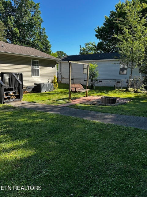 Tiny photo for 2006 McCroskey Ave, Knoxville, TN 37917 (MLS # 1343517)