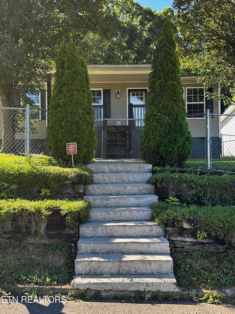 Tiny photo for 2006 McCroskey Ave, Knoxville, TN 37917 (MLS # 1343517)