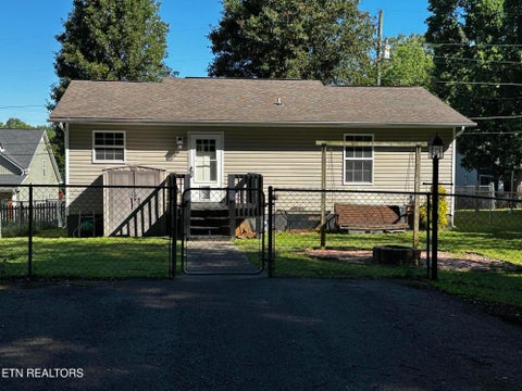 Tiny photo for 2006 McCroskey Ave, Knoxville, TN 37917 (MLS # 1343517)