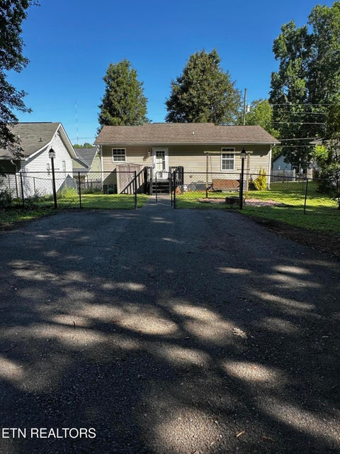 Tiny photo for 2006 McCroskey Ave, Knoxville, TN 37917 (MLS # 1343517)