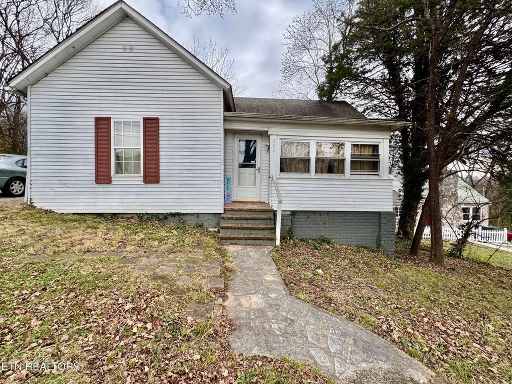 Photo of 224 Hidell Rd, Knoxville, TN 37914 (MLS # 1324370)