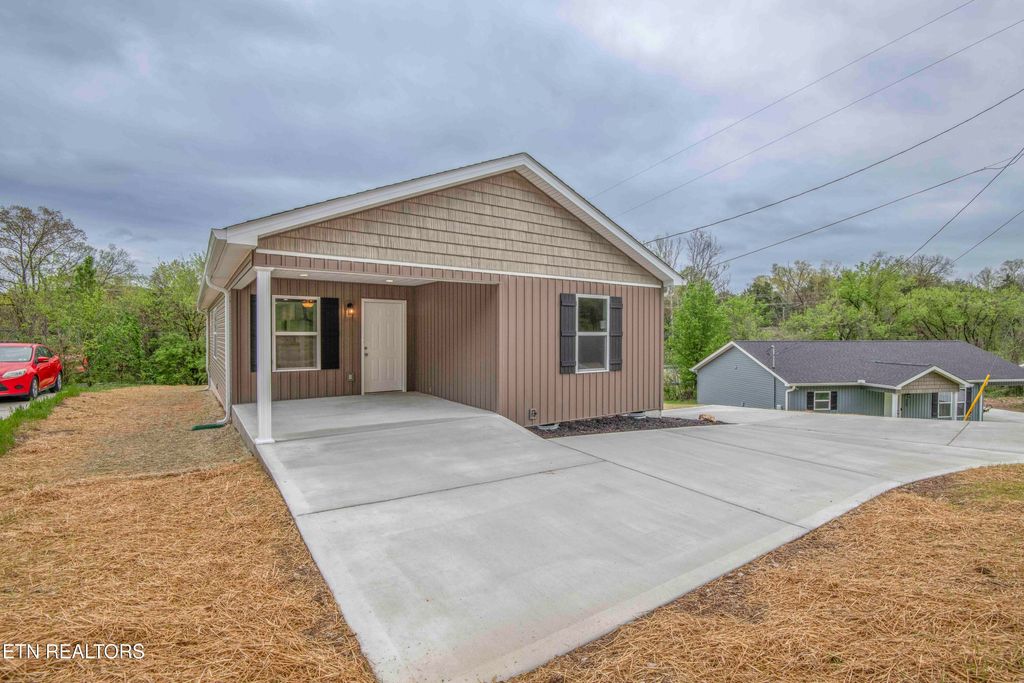 Photo of 117 Wealdwood Drive, Clinton, TN 37716 (MLS # 1296263)