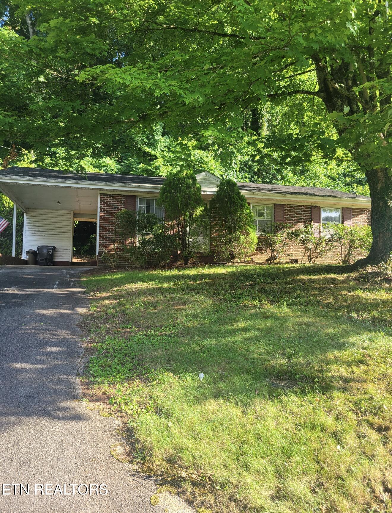 Photo 1 of 11 — 2318 Sylvania Ave, Knoxville, TN 37920