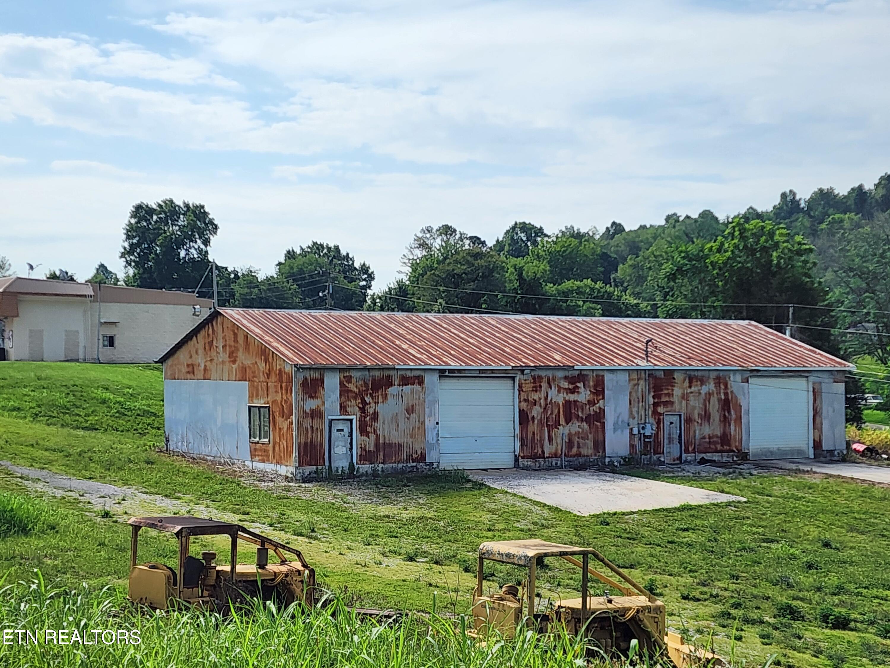 Photo 1 of 13 — 1573 E Spring Street, Cookeville, TN 38501