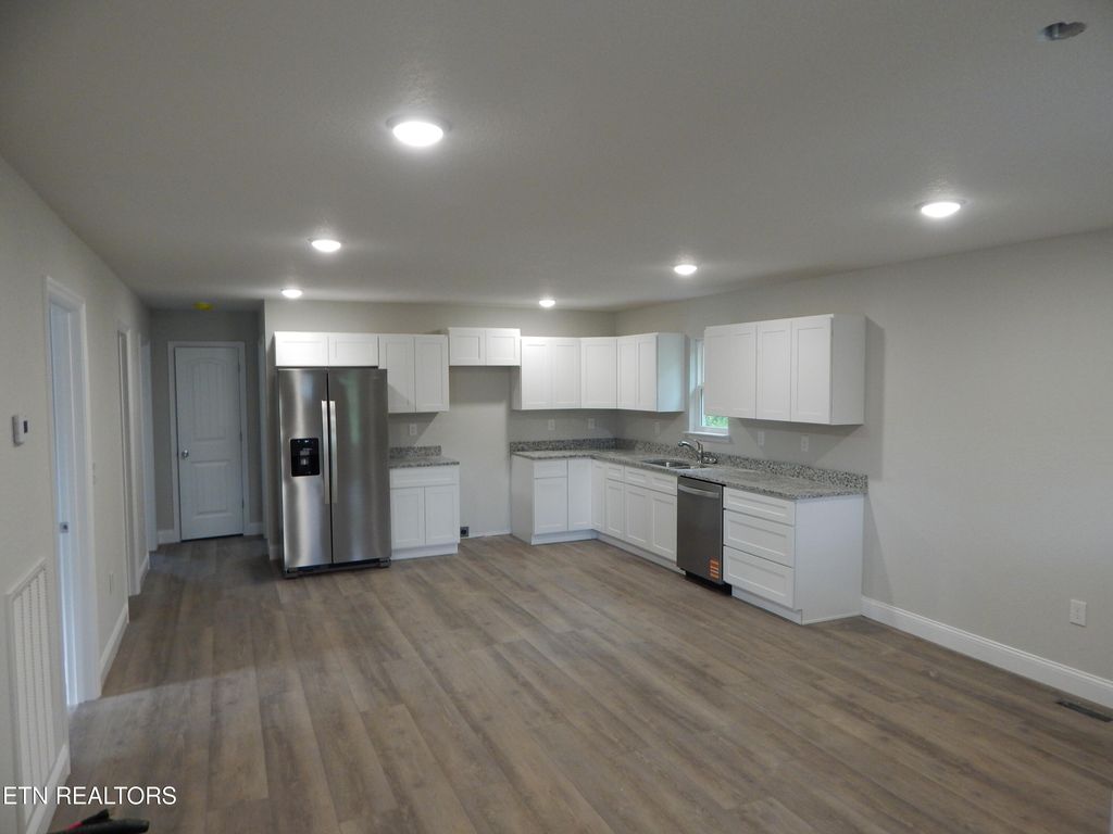 Photo of 201 Kelsey St, Etowah, TN 37331 (MLS # 1338597)