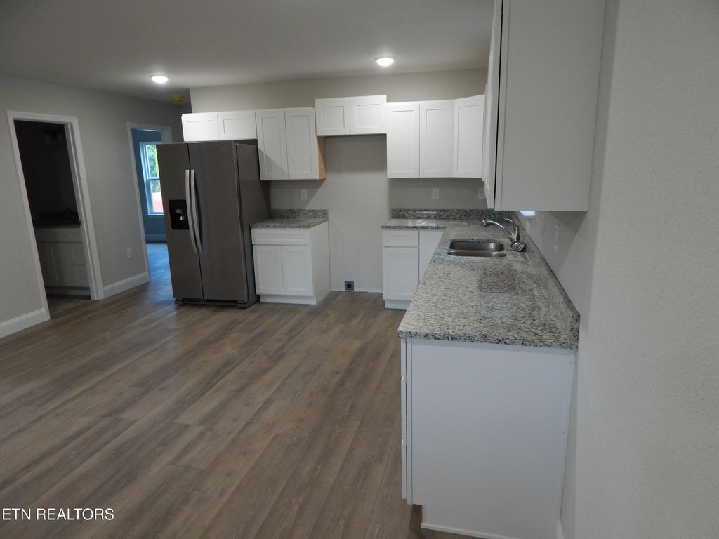 Photo of 201 Kelsey St, Etowah, TN 37331 (MLS # 1338597)