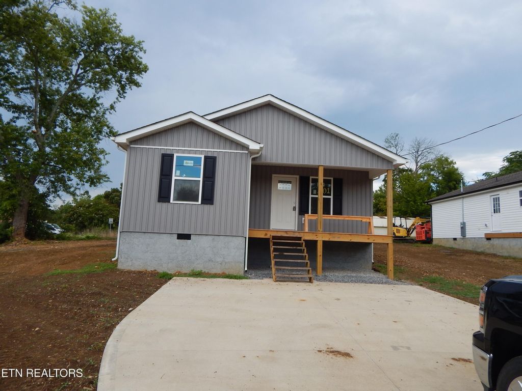 Photo of 201 Kelsey St, Etowah, TN 37331 (MLS # 1338597)