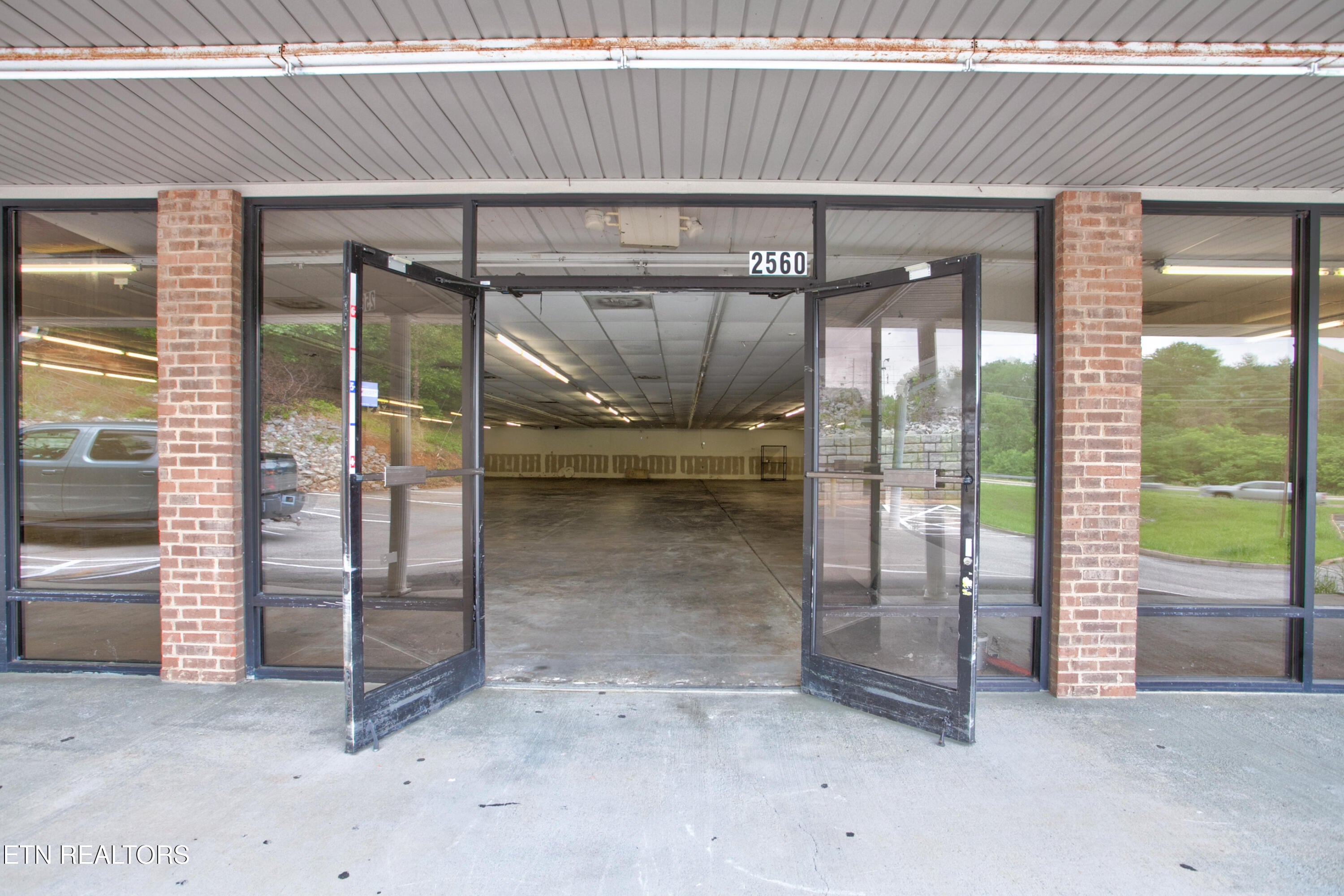 2560 Winfield Dunn Pkwy