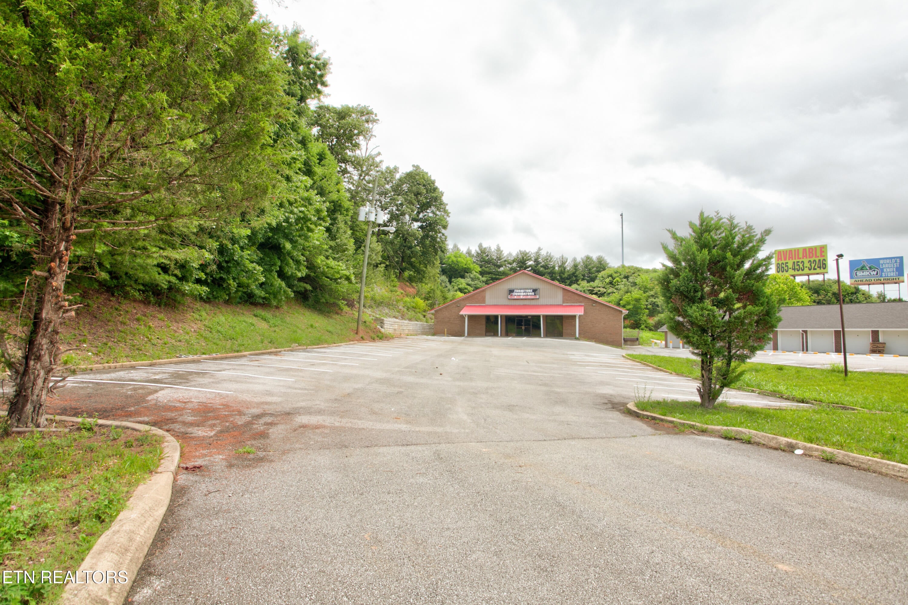 2560 Winfield Dunn Pkwy