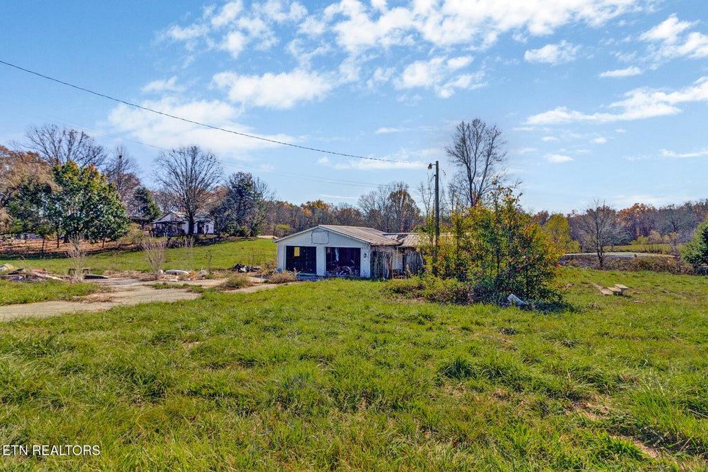 Photo of 4925 Nashville Hwy, Deer Lodge, TN 37726 (MLS # 1283010)