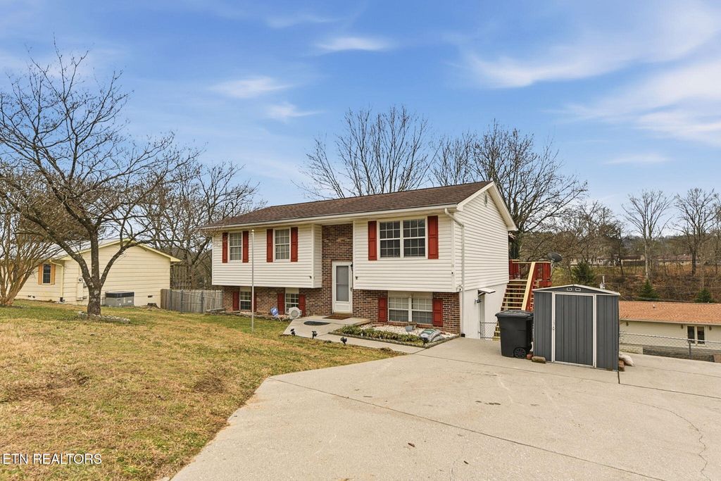 Photo of 610 Red Bud Lane, Oliver Springs, TN 37840 (MLS # 1328577)