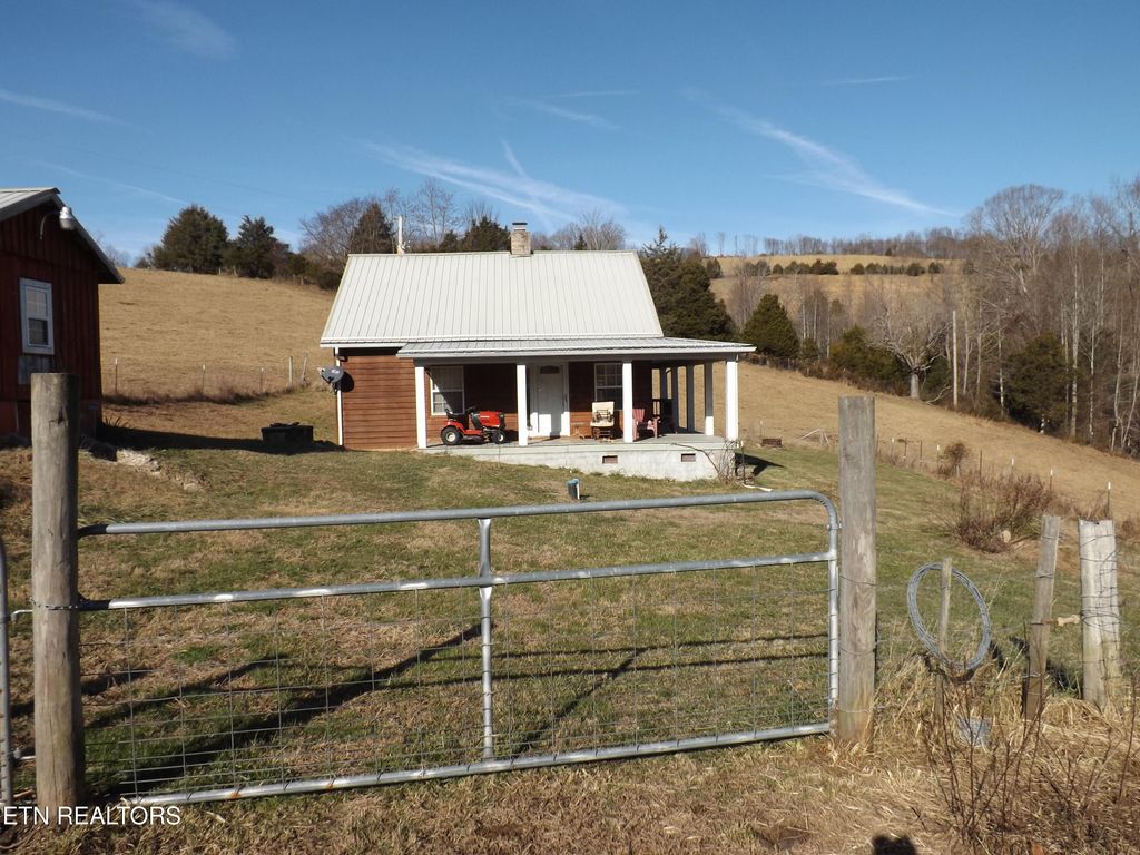 Photo of 223 Ulysses Daniels Lane, Harrogate, TN 37752 (MLS # 1324846)