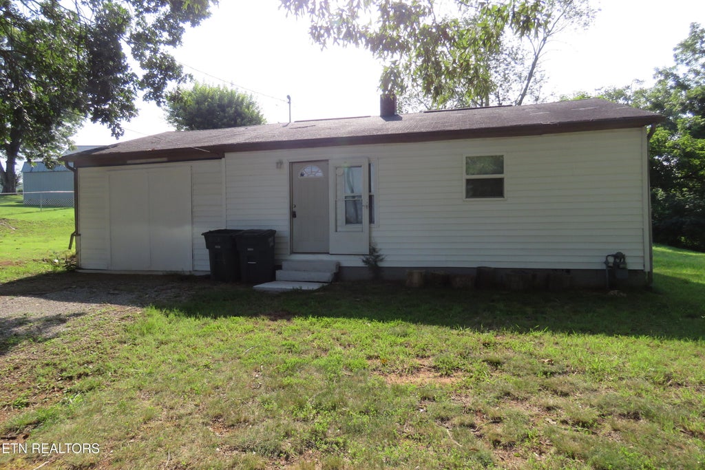 Photo of 14 Oak St, Sparta, TN 38583 (MLS # 1350947)