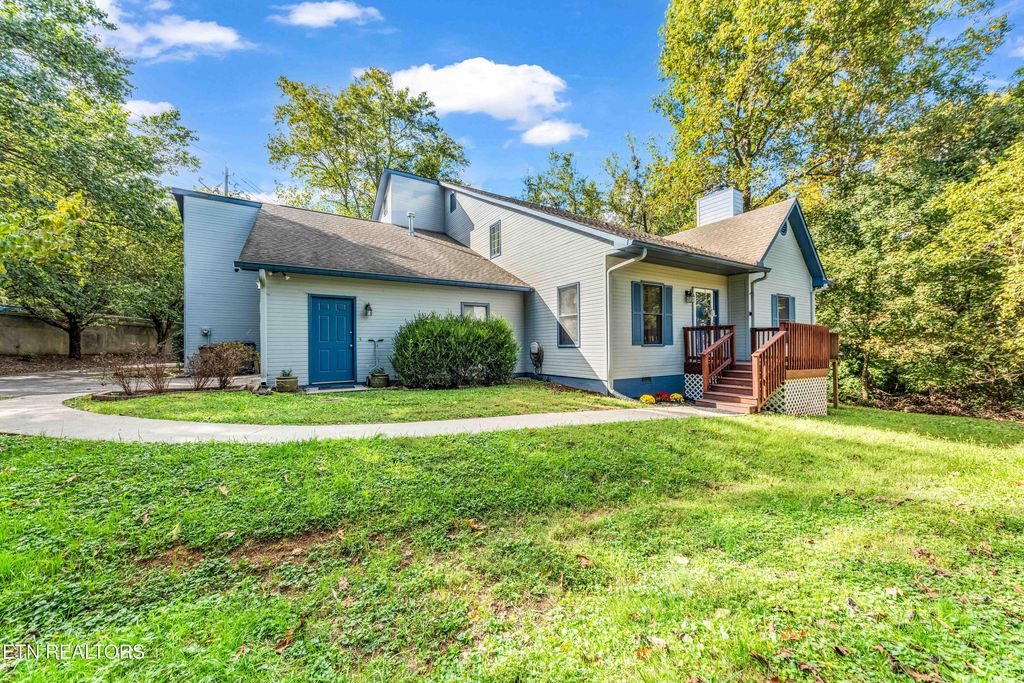 Photo of 8013 Middlebrook Pike, Knoxville, TN 37909 (MLS # 1317251)