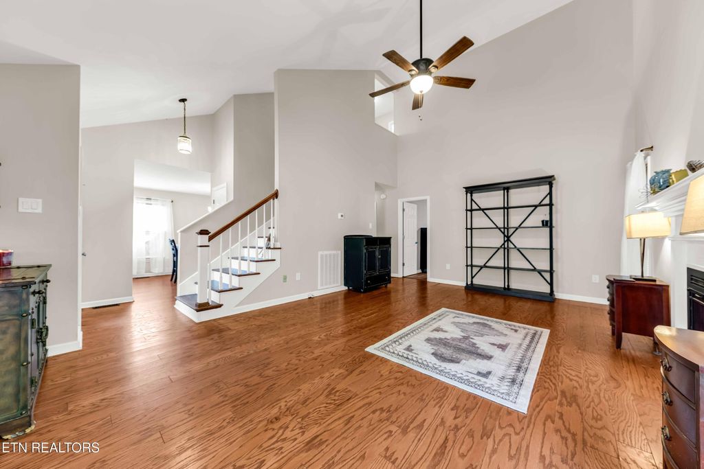Photo of 8013 Middlebrook Pike, Knoxville, TN 37909 (MLS # 1317251)
