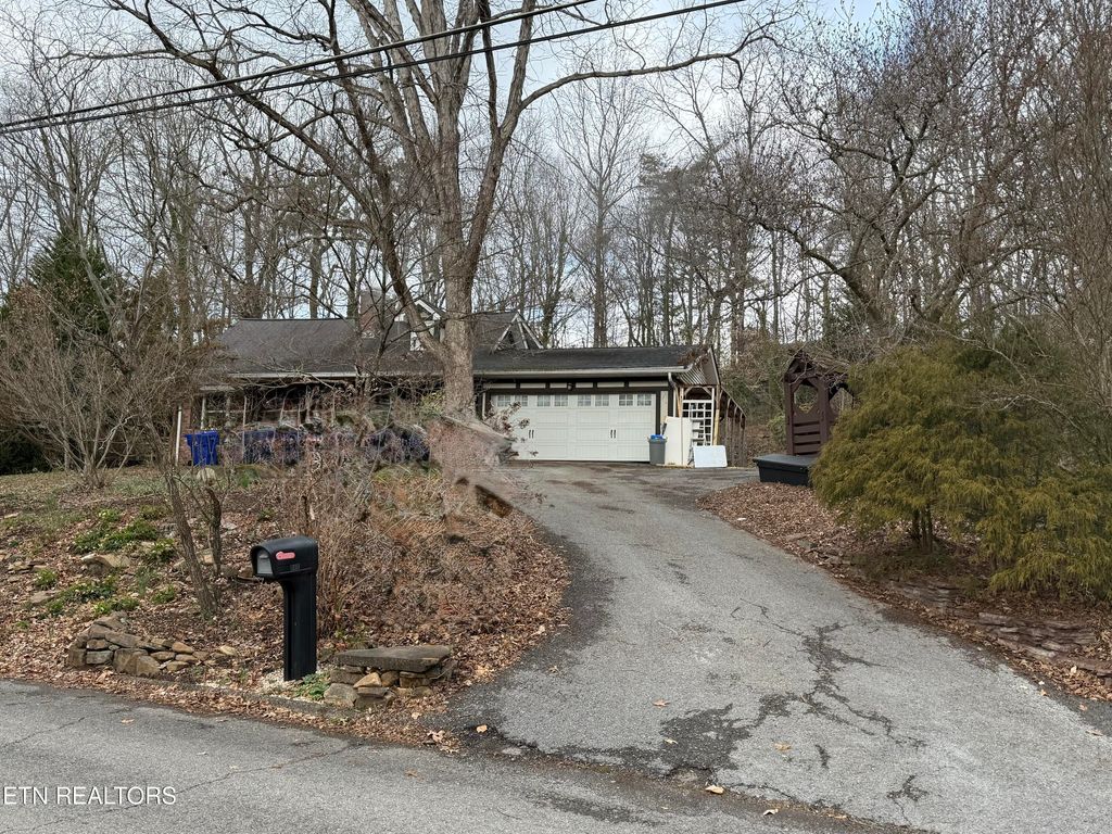 Photo of 103 Baltimore Drive, Oak Ridge, TN 37830 (MLS # 1292213)