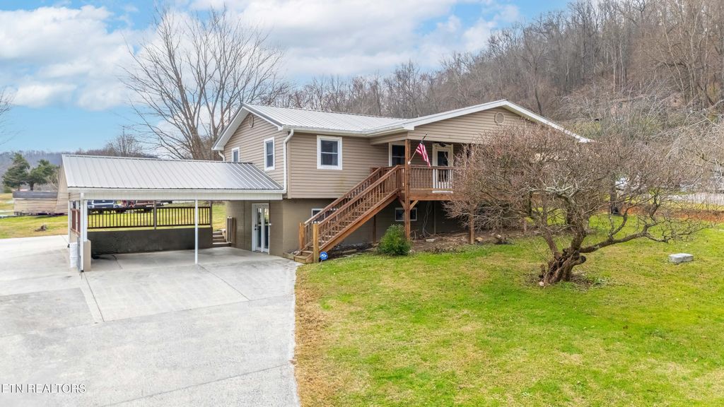 Photo of 115 Oak Lane, Caryville, TN 37714 (MLS # 1323409)
