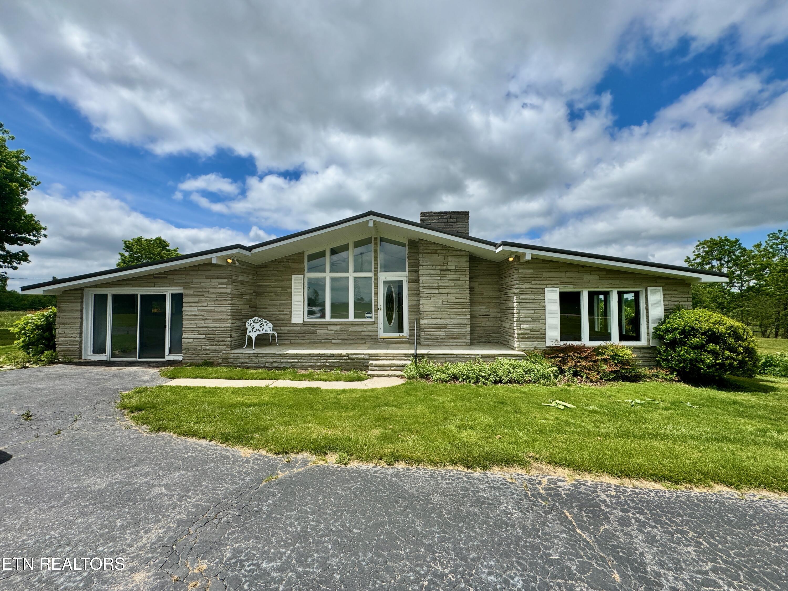 1039 Old Martha Washington Road Rd