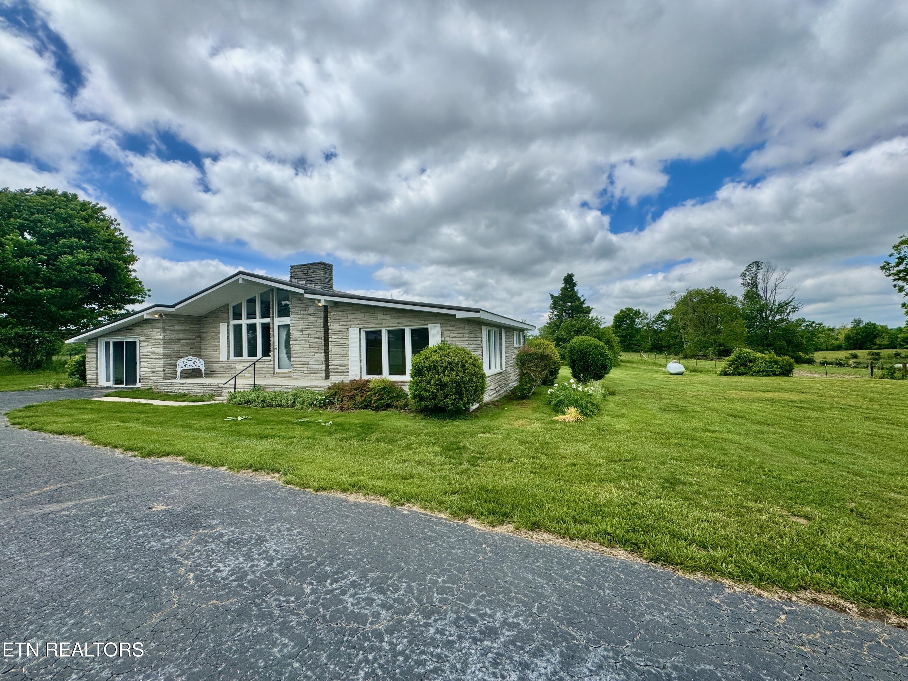1039 Old Martha Washington Road Rd
