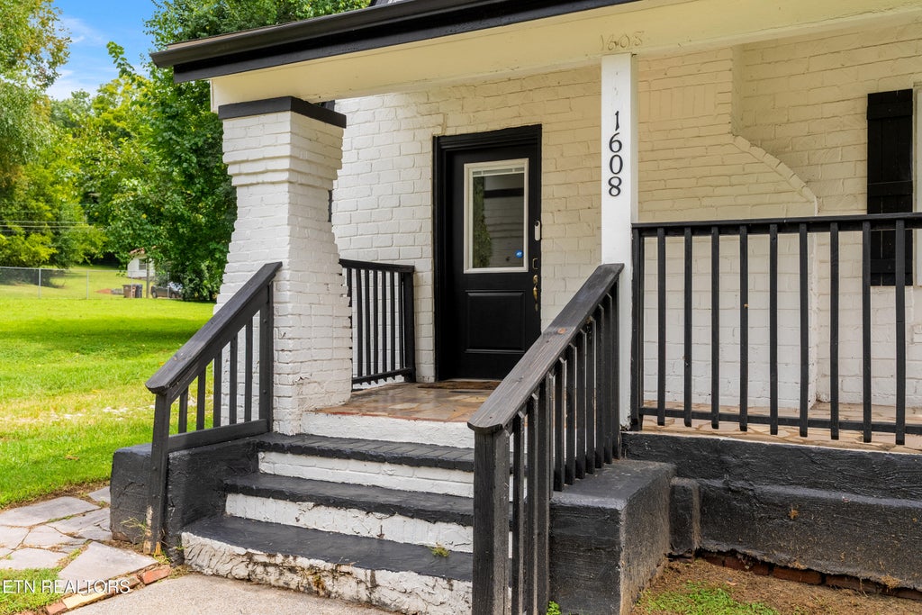 Photo of 1608 Wilder Place, Knoxville, TN 37915 (MLS # 1352527)