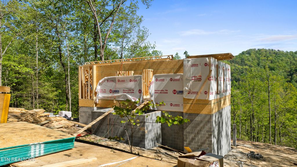 Photo of 3129 Hatcher Top Rd, Sevierville, TN 37862 (MLS # 1331152)