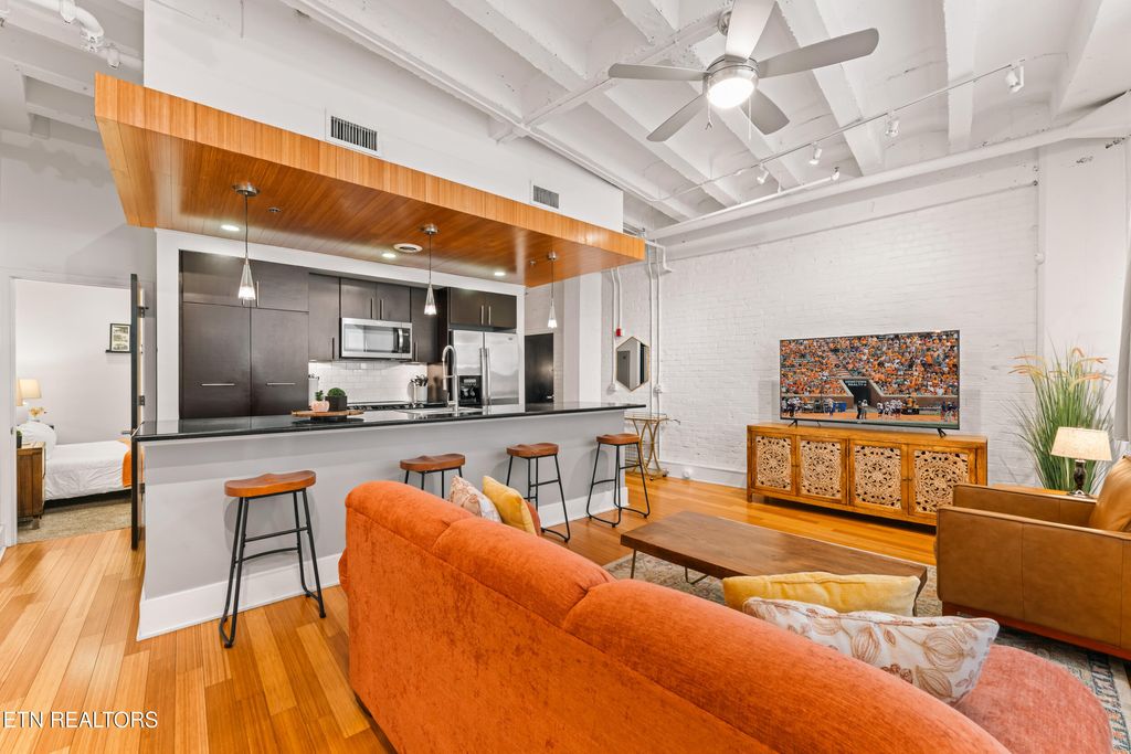 Photo of 555 W Jackson Ave #101, Knoxville, TN 37902 (MLS # 1328108)