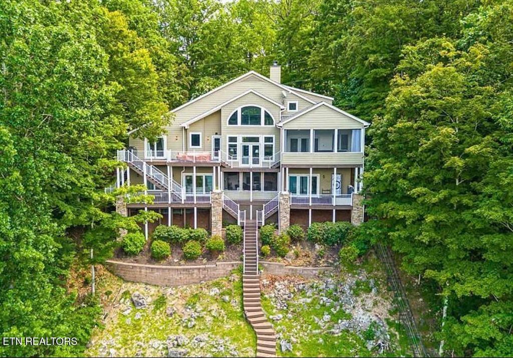 Photo of 1304 N. Shorewood Lane Dr, Caryville, TN 37714 (MLS # 1339039)