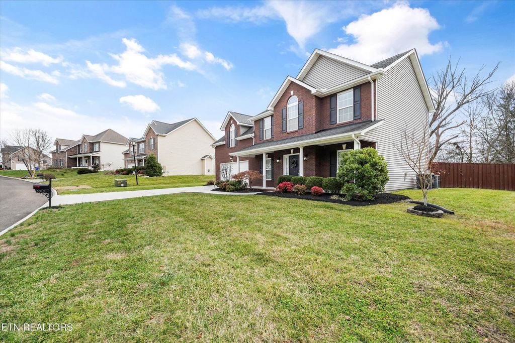 Photo of 5910 Loftis Creek Lane, Knoxville, TN 37924 (MLS # 1326017)